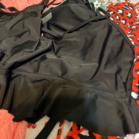 Lot of swimwear, bottoms, tops, suit and coverup.  Size medium and one small. - Picture 6 of 10